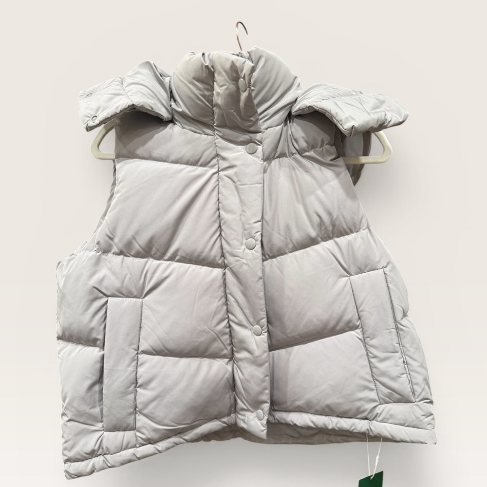 NWT Halara light Grey Puffer Vest High Neck Snap Front Quilted XL Cozy Minimal - Picture 2 of 3